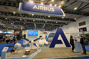 Deutschland  Bremen - Messestand von AIRBUS bei der SPACE TECHNO EXPO EUROPE 2021