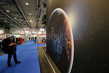 Deutschland  Bremen - Bildnis der Erde (Messestand des DLR) SPACE TECHNO EXPO EUROPE