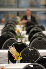 Deutschland  Bremen - Tische bei einer Industriemesse