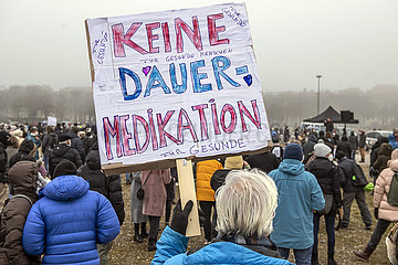 Querdenker-Demo „München steht auf“ auf der Theresienwiese  München 15. Januar 2022 nachmittags