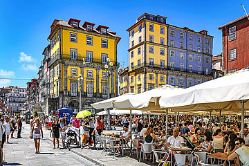 Portugal. Porto. Cafés von Ribeira Square