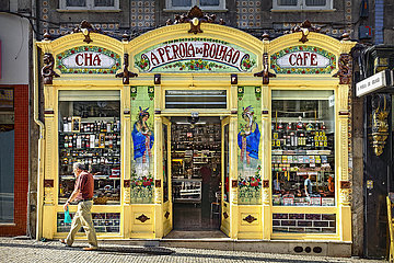 Portugal. Porto. Ein Perola do Bolhao-Lebensmittelgeschäft mit Azulejos  Formosa-Straße