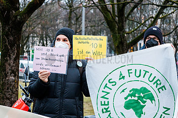 Vice Chancellor Robert Habeck visits Markus Soeder ( CSU ) in Munich: Climate activists protest against 10H-rule
