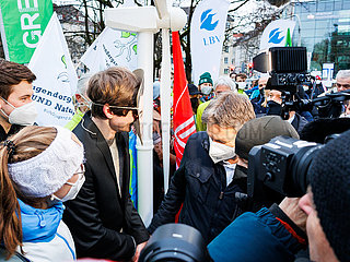 Vice Chancellor Robert Habeck visits Markus Soeder ( CSU ) in Munich: Climate activists protest against 10H-rule