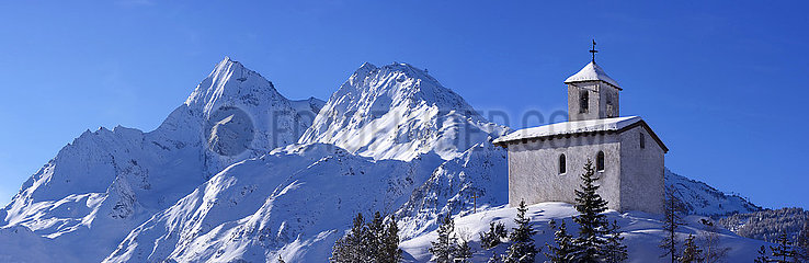 Frankreich  Savoie (73) Tarentaise  Montvalezan  das kleine Dorf Chatelard unter dem Skigebiet La Rosière