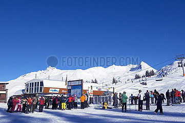 Frankreich  Savoie (73) Tarentaise  Montvalezan  das Skigebiet La Rosiere  der Skilift am Morgen