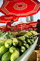 Kroatien  Zagreb - Zucchini beim Markt am Dolac  ein Platz im Kaptol-Viertel (Altstadt)