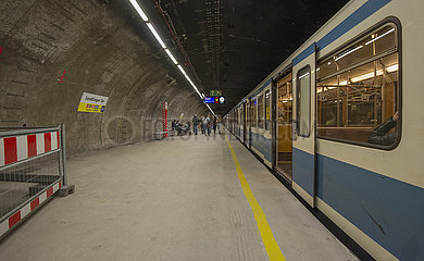 Münchener U-Bahnhof Sendlinger Tor  wenige Fahrgäste  26. Mai 2020