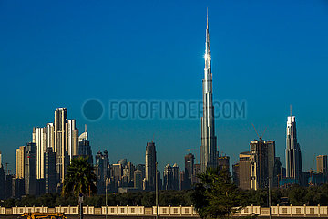 Vereinigte Arabische Emirat. DUBAI. Der Burj Khalifa-Turm ist Stadt. Es Wurde im Januar 2010 zu Ehren des Emirs Abu Dabi Eingeweiht. Dieer Wolkenkratzer wird die Hšchste  die Jemals gebaute Struktur  die Jemals Gebaut Wurde  828 m Hoch (160 Stockwer