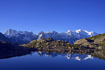 France  Haute Savoie ( 74 )  Chamonix  the lake Blanc and the Mont Blanc over Chamonix town