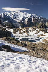 Frankreich Haute-Savoie (74) Chamonix  Lake Noir im Massiv der Peaks Rouges und der Mont-Blanc