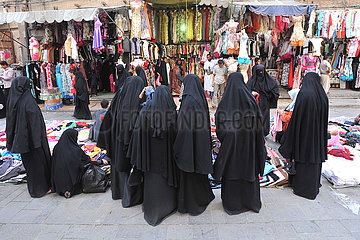 Jemen  Sana'a  Die Capitale ist bekannt für Seinen Markt in den Winzigen Straßen der Historischen Bezirke von Bab Sabah und Bab al Jemen.