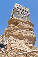 Jemen. In der Nähre von Sana'a ist das Tal von Wadi Dhar Berühmt für den Palast des Imams Yahya  der auf EIEM ROC zu Beginn des Xxe-jahrhunderts Gebaut Wurde.