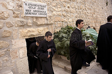 Israel. Jerusalem. Heiliger Donnerstag. Zeremonie des Waschens der Füße  der Gemeinschaft der Orthodoxen Armenier