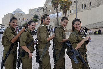 Israel. Jerusalem. UNESCO-WELTKULTURERBE. Frauenoldaten.