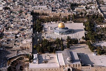 Israel. Jerusalem. Eine Jeroale Ansicht Zeigert Die Al-Aqsa-Moschee-Verbindung in den Jerusalems der Altstadt mit einem Hinterten Tropfen der Hügel der Judeanwüste