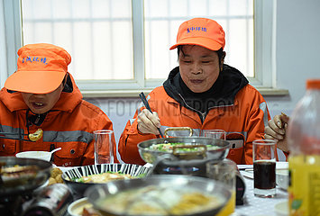 China-Anhui-Hefei-Sanitär-Arbeiter-Reunion-Dinner (CN)