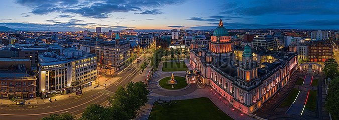 Vereinigtes Königreich  Nordirland. Luftbild von Belfast-Rathaus von Oben