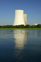 Deutschland  Baden-Württemberg  Karlsruhe  Kernkraftwerk (Kernkraftwerk Philippsburg) hielt am Rhein an