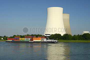 Deutschland  Baden-Württemberg  Philippsburg  Kernkraftwerk (Kernkraftwerk Philippsburg) auf dem Rhein- und Containerschiff