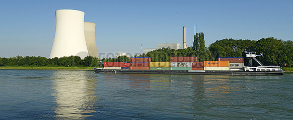 Deutschland  Baden-Württemberg  Philippsburg  Kernkraftwerk (Kernkraftwerk Philippsburg) auf dem Rhein- und Containerschiff