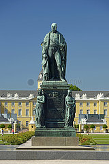 Deutschland  Baden-Württemberg  Karlsruhe  Statue von Charles I. Frederick von Baden (Karl Friedrich von Baden) Vor Karlsruhe Castle