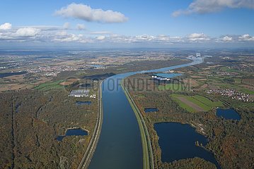 Frankreich  Bas Rhin (67)  Nördlich von Straßburg  Rheinmarkierungsgrenze mit Frankreich-Links und Rechtsgeschichte (Luftbild)
