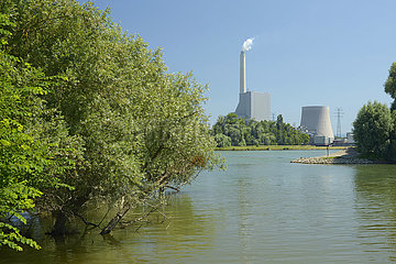 Deutschland  Rheinland-Pfalz  W. Rhein  Karlsruhe Thermalkraftwerk aus dem Naturschutzgebiet (Naturschutzgebiet) von Goldgrun