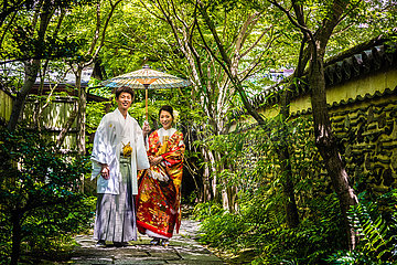 Junge Verheiratet im Honey Moon in Fukuoka  Kyushu Island  Japan