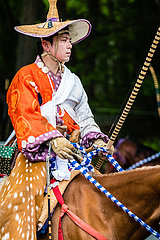 Yabusame Horse BEKENSCHIESEN WÄHREND DES SHUNKI REITAISIA ?? (Großfestival des Frühlings)  Toshogu-Schrein  Nikko-Nationalpark  Kanto-Region  Japan
