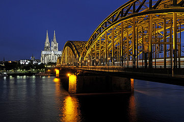 Germany  North Rhine-Westphalia  Cologne  the Rhine  Cologne Cathedral and Hohenzollern Bridge at night