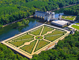 FRANKREICH. Indre-et-Loire (37) Chateau de Chenonceau  Luftbild von Diane's Garden und Le Cher River