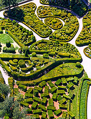 FRANKREICH. Dordogne (24) Perigord. Luftbild der Marqueysac-Gärten  die 1997 eingeweiht wurden  ist der meistbesuchte Garten in Perigord. 6km Spaziergang in der Mitte von 150.000 Boxkästen  die im 19. Jahrhundert gepflanzt wurden  führten zu einem Belvedere mit Blick auf das Dord