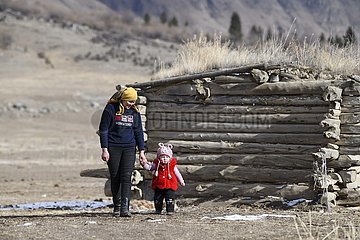 (Fokus) China-Xinjiang-Hirten-neues Leben (CN)
