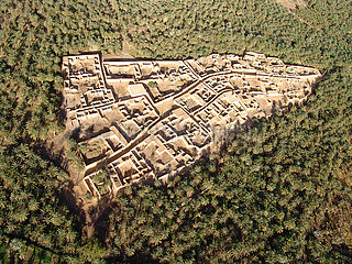 Tunesien. Süd-Tunesische. Tozeur-Region. Luftbild des Dorfes del Hamma du Jerid
