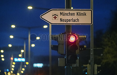 Symbolfoto Krankenhausampel  steht auf Rot  München-Neuperlach  29. Januar 2022