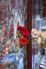 FRANKREICH. PARIS (75) 14.11.15 - Nach den Terroranschlägen vom 13. November 2015 Hommage an die Opfer des Restaurants Le Carillon an der Ecke Alibert und Bichat Street in der 10. Arrondissement