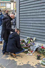 FRANKREICH. Paris (75) 14. November 2015 - Der Tag nach den Terroranschlägen vom 13. November 2015  Hommage an die Opfer des Restaurants Le Petit Cambodge  an der Ecke Alibert und Bichat Street  in der 10. Arrondissement