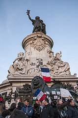Frankreich. Paris. 2015-11-15 Ort der Republik: Pariser Hommage an die Opfer der Terroranschläge am 13. November 2015 in der Region Republik