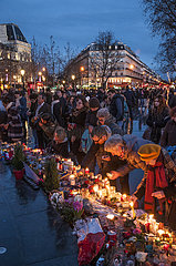 Frankreich. Paris. Republic Square  2016-01-10: Tag erinnert und Hommage an die Erinnerung an Opfer von Terroranschlägen in Paris im Januar 2015