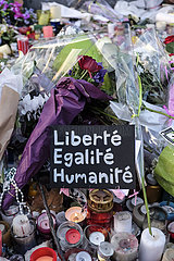 Frankreich. Paris (75) 2015-11-18: Republic Square. Pariser hommieren den Opfern der Terroranschläge vom 13. November 2015