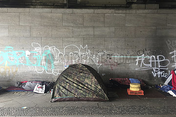 Obdachlose am Bahnhof Zoo