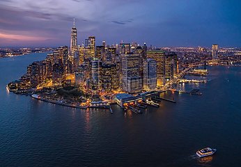 Vereinigte Staaten. New York. Manhattan. Luftnachtansicht des Südens der Insel  des Finanzviertels