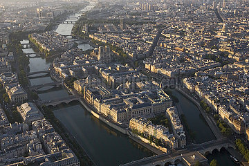 Frankreich. Paris (75) Luftansicht von Seine River und Ile de la Cité Island