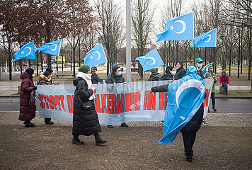 Berlin  Deutschland  Demonstration gegen Voelkermord an den Uiguren und Boykott Olympische Winterspiele in Peking