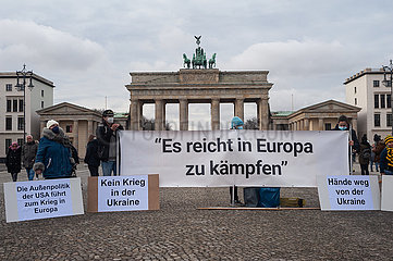 Berlin  Deutschland  Demonstration am Brandenburger Tor für Frieden und Demokratie in der Ukraine