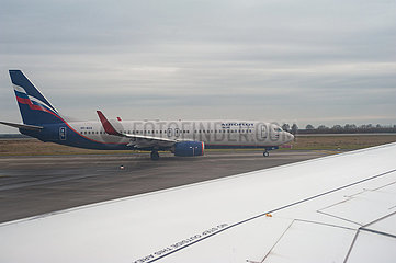 Berlin  Deutschland  Boeing 737-800 Passagierflugzeug der Aeroflot auf dem Flughafen Berlin Brandenburg