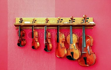 Geigen-Garderobe