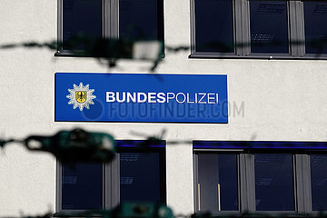 Frankfurt am Main  Deutschland  Schild - Bundespolizei - an einem Gebaeude