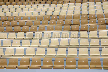Riad  Saudi-Arabien  leere Sitzreihen einer Tribuene in einem Sportstadion